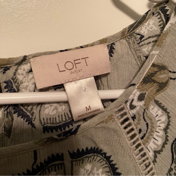 LOFT Green White Monochrome Paisley Eyelit Cutout Flowy Summertime Blouse - Picture 7 of 7
